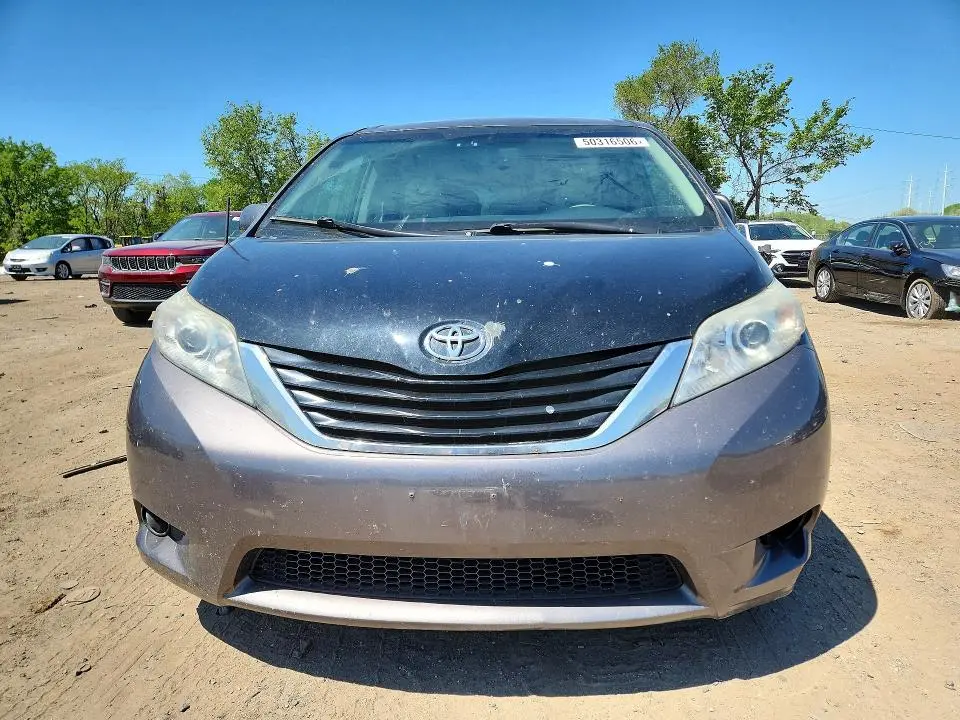 2012 TOYOTA SIENNA LE  