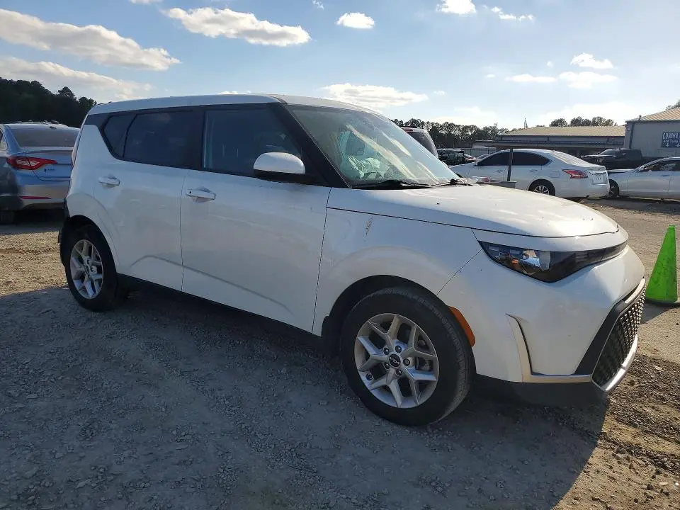 2023 KIA SOUL S  