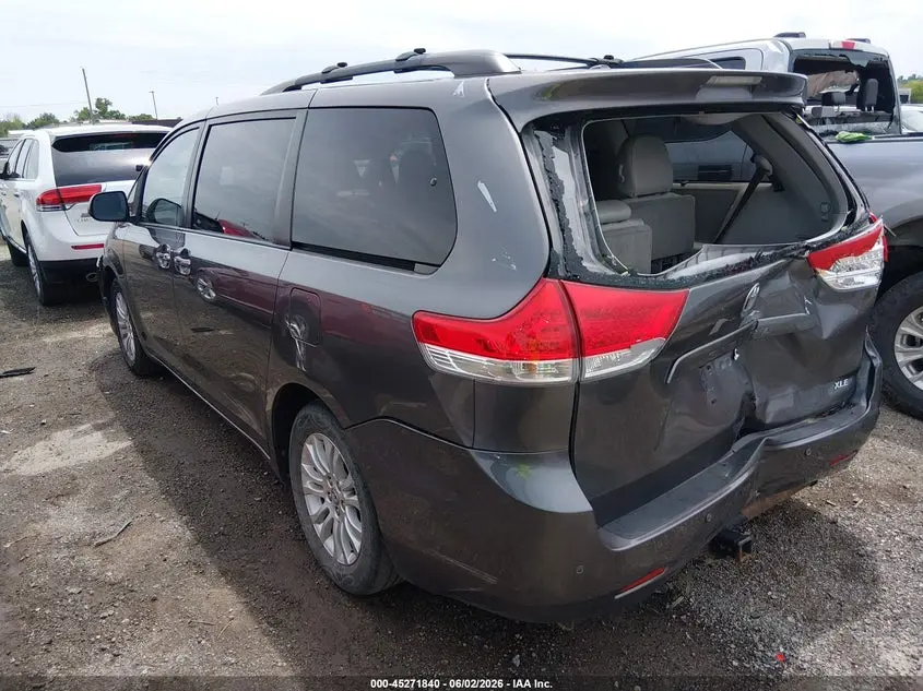 2012 TOYOTA SIENNA XLE V6 8 PASSENGER
