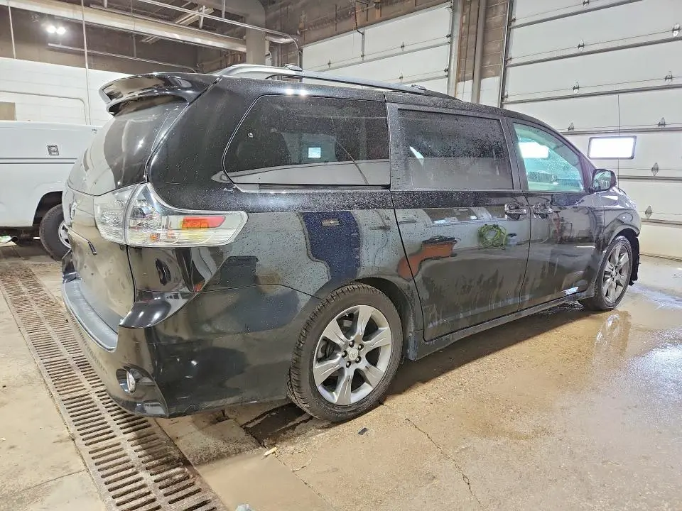 2011 TOYOTA SIENNA SPORT  