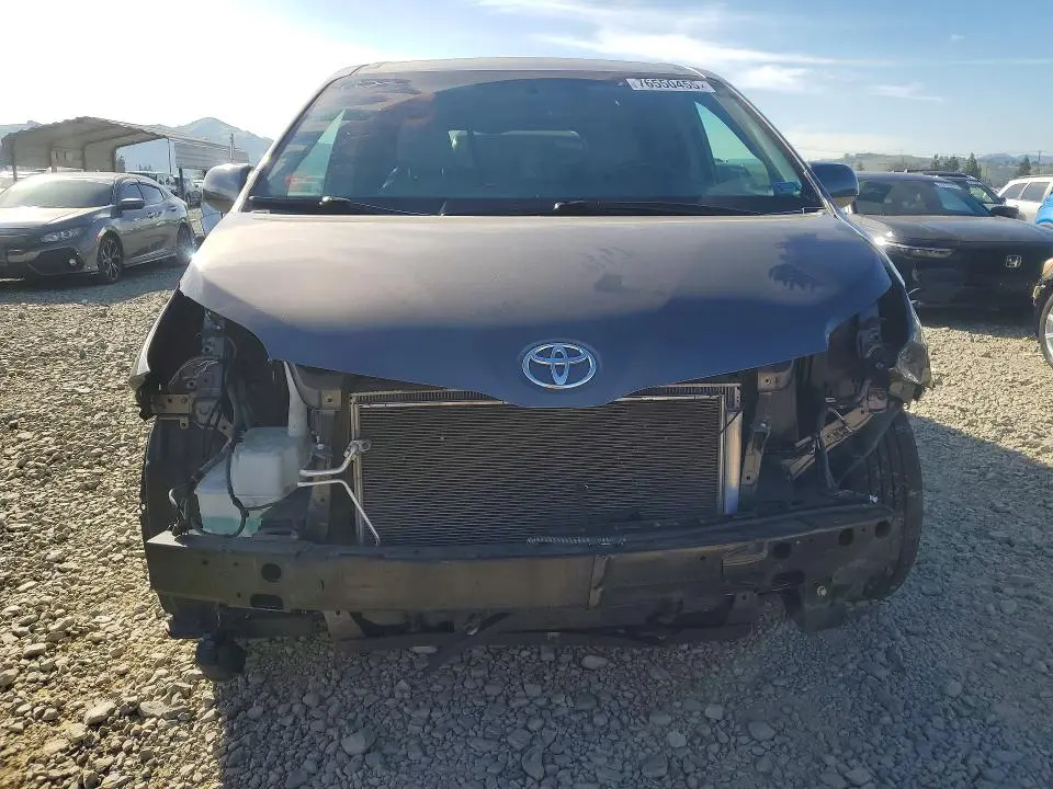 2015 TOYOTA SIENNA XLE 8-PASSENGER  