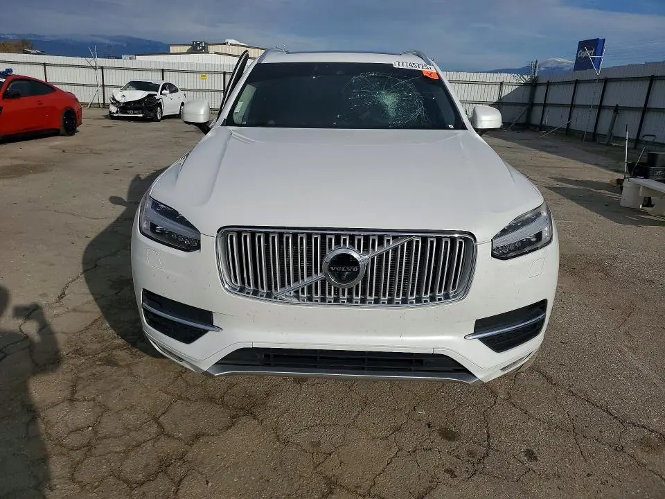 2017 VOLVO XC90 T6  