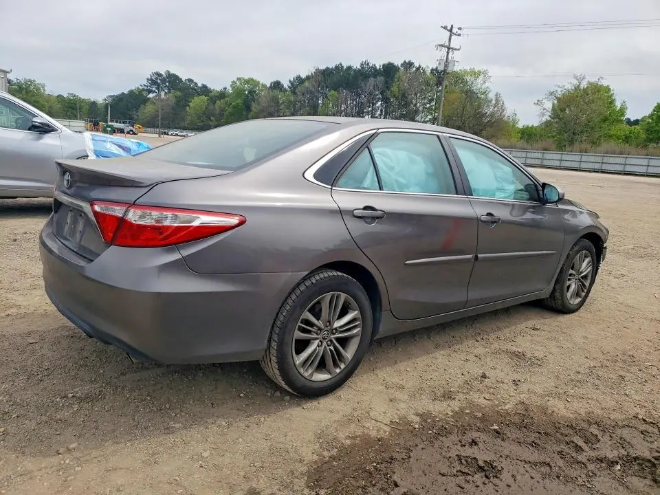 2015 TOYOTA CAMRY SE  