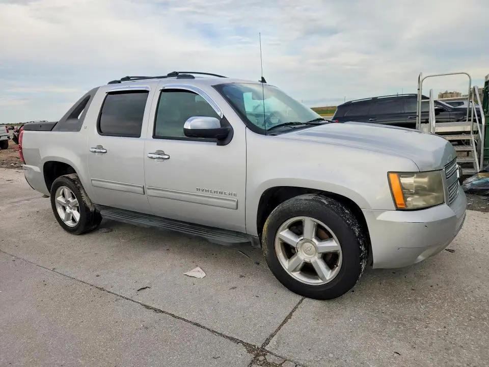 2011 CHEVROLET AVALANCHE LT  