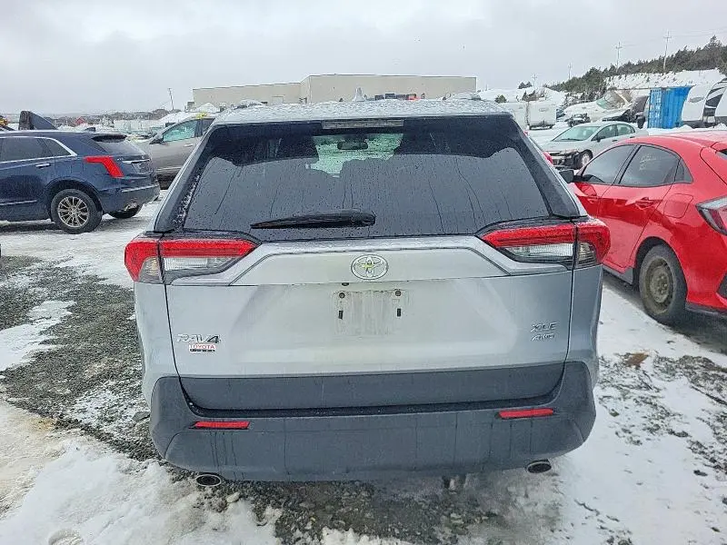 2022 TOYOTA RAV4 XLE  