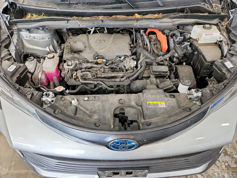 2022 TOYOTA SIENNA LE  