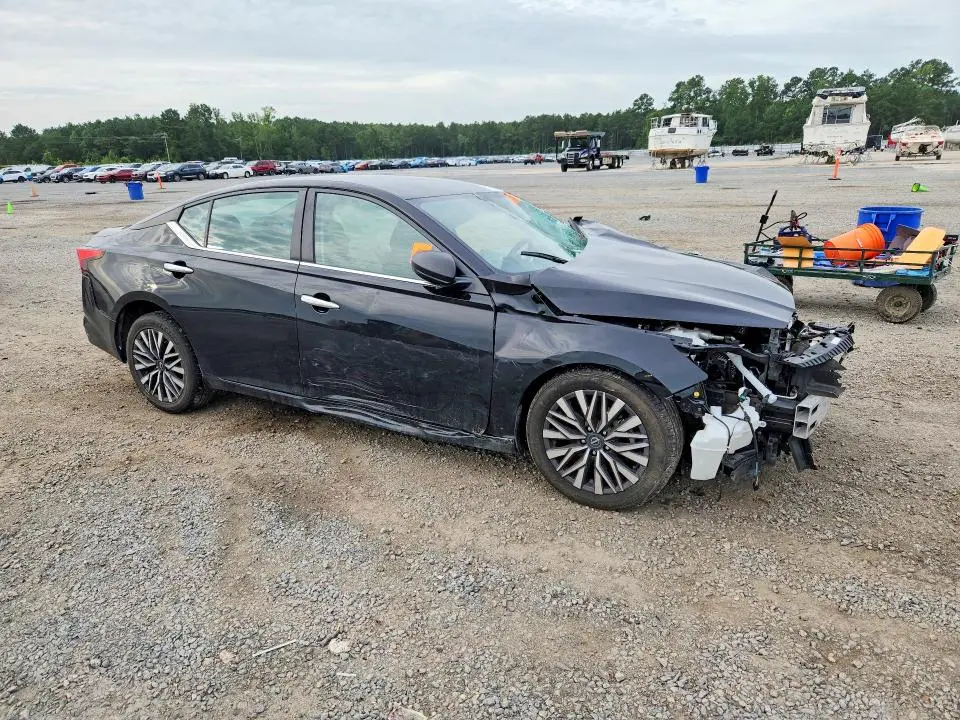 2024 NISSAN ALTIMA SV  