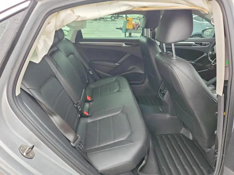2017 VOLKSWAGEN PASSAT SE  