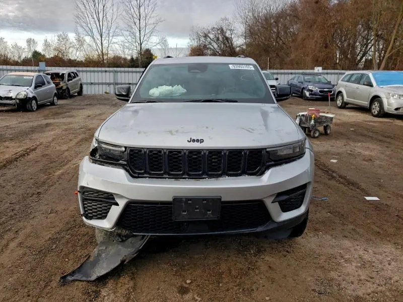 2024 JEEP GRAND CHEROKEE LAREDO  