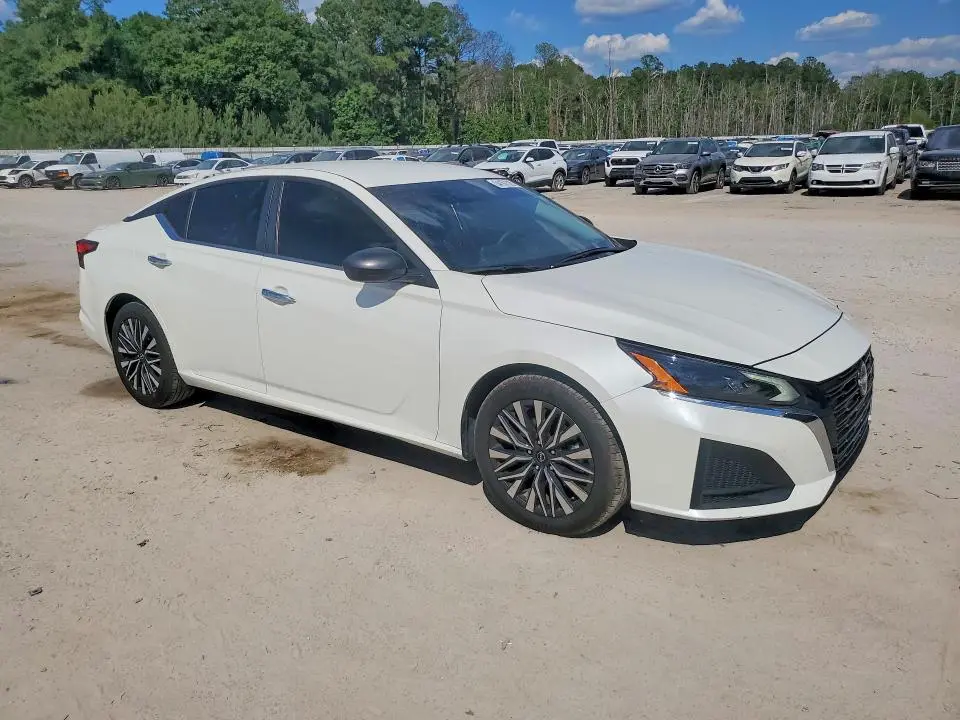 2024 NISSAN ALTIMA SV  