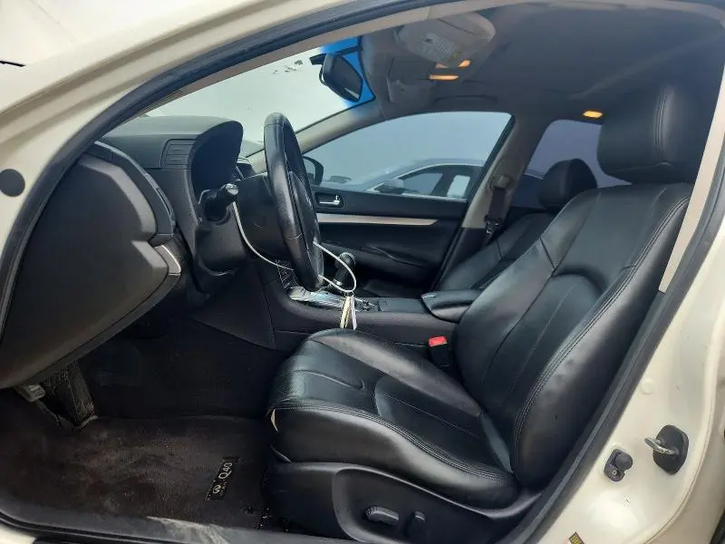 2015 INFINITI Q40 BASE  