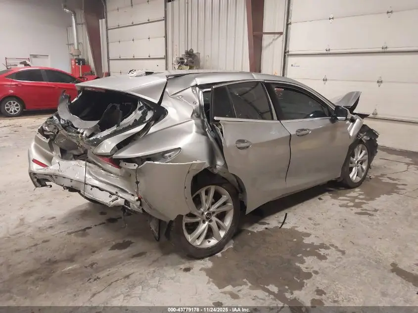 2018 INFINITI QX30 LUXURY