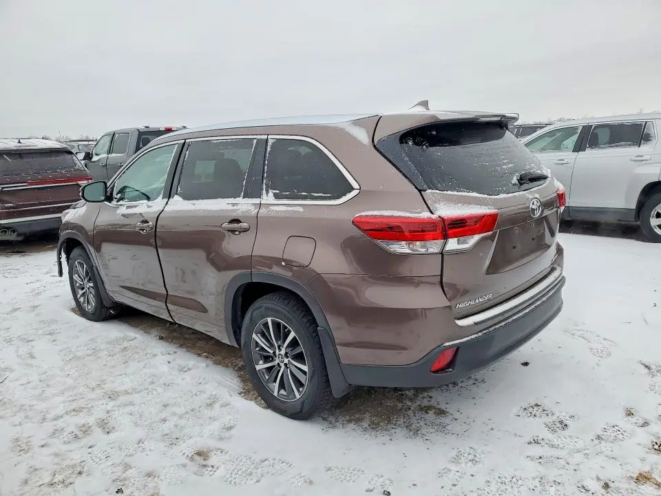 2017 TOYOTA HIGHLANDER SE  