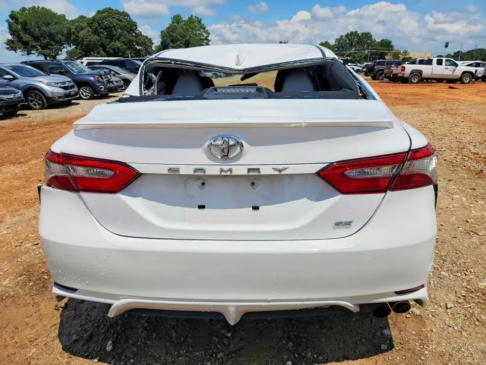2018 TOYOTA CAMRY SE  