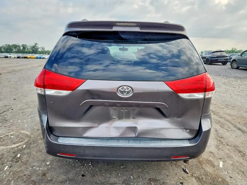 2011 TOYOTA SIENNA LE  