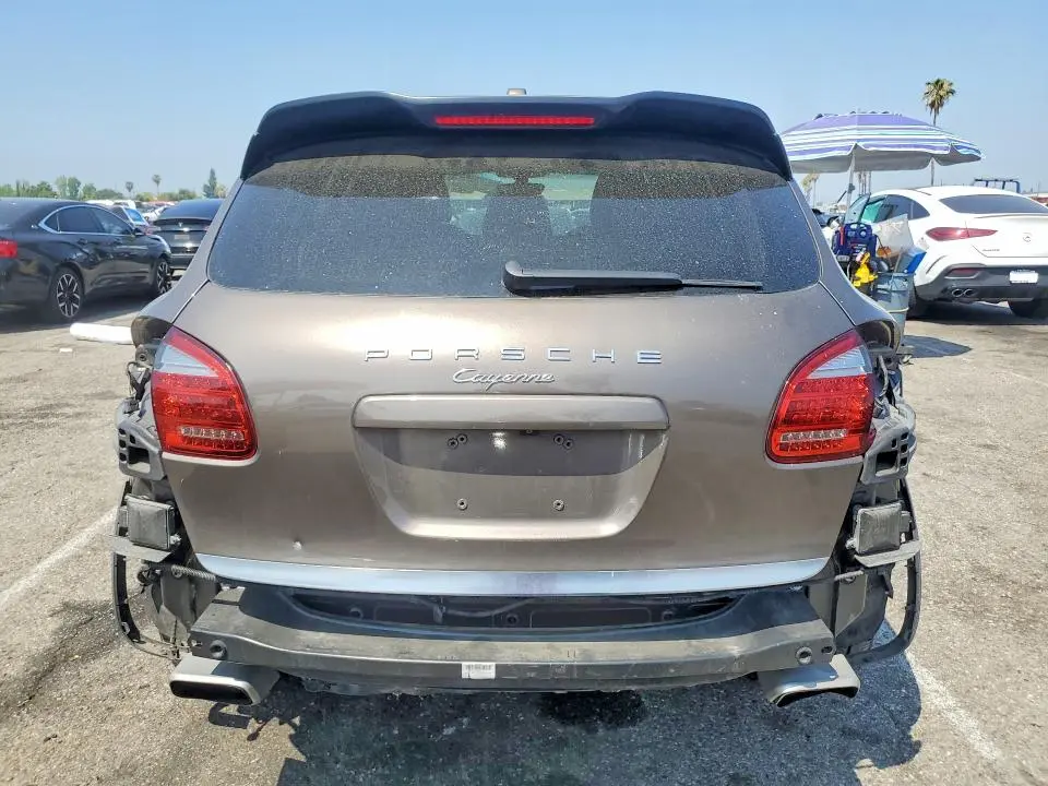 2013 PORSCHE CAYENNE   