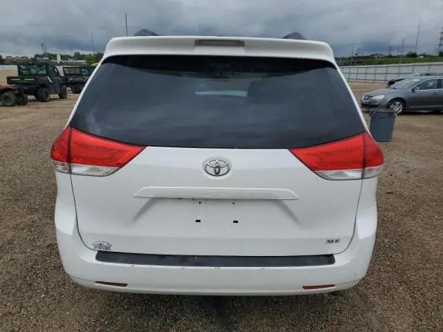 2014 TOYOTA SIENNA XLE  