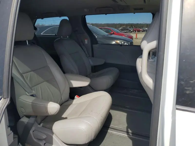 2018 TOYOTA SIENNA XLE PREMIUM 7-PASSENGER  