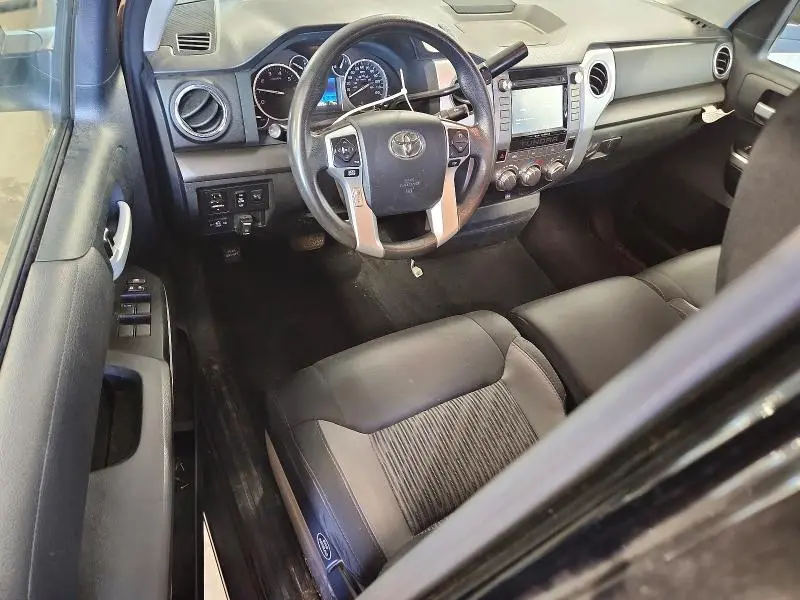 2017 TOYT TUNDRA SR5   