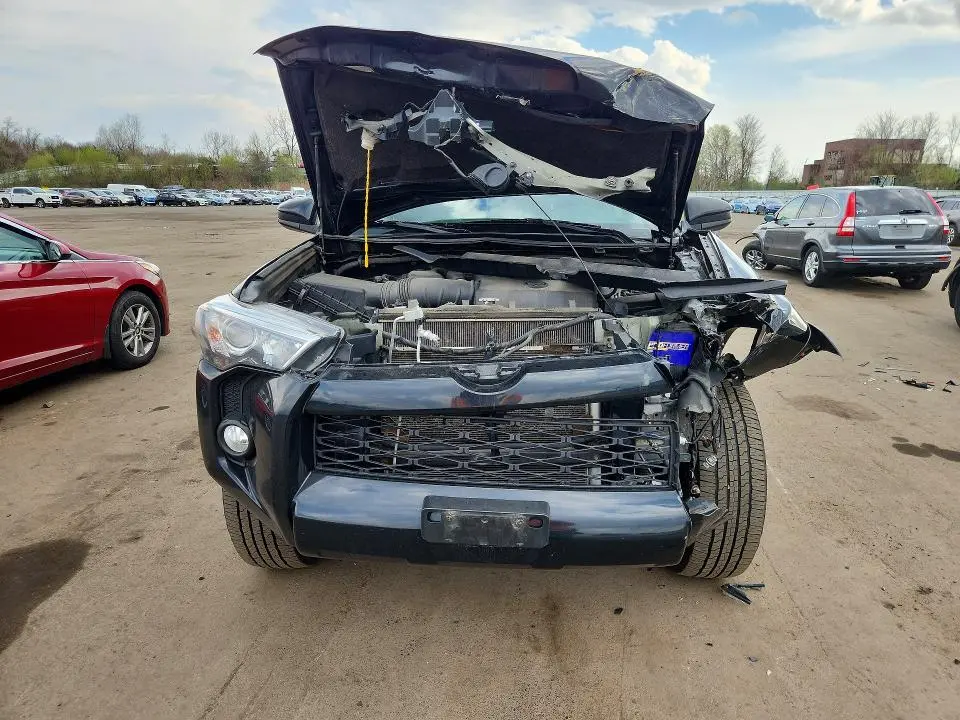 2019 TOYOTA 4RUNNER SR5  