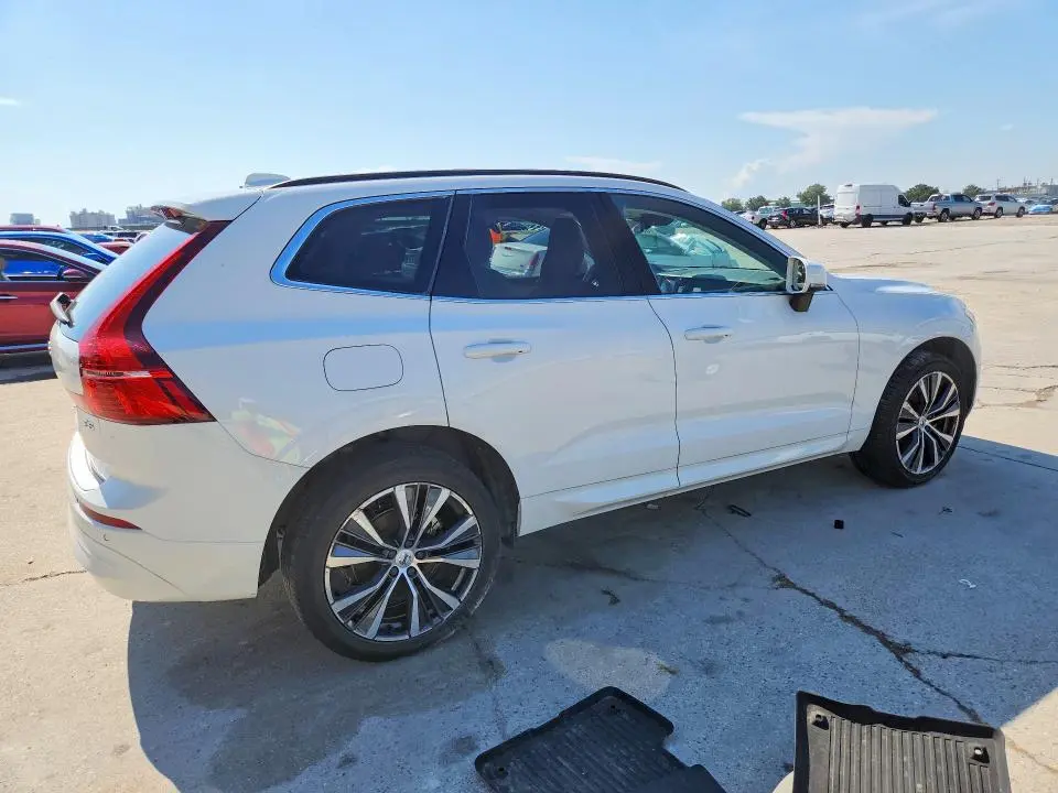 2022 VOLVO XC60 B5 MOMENTUM  
