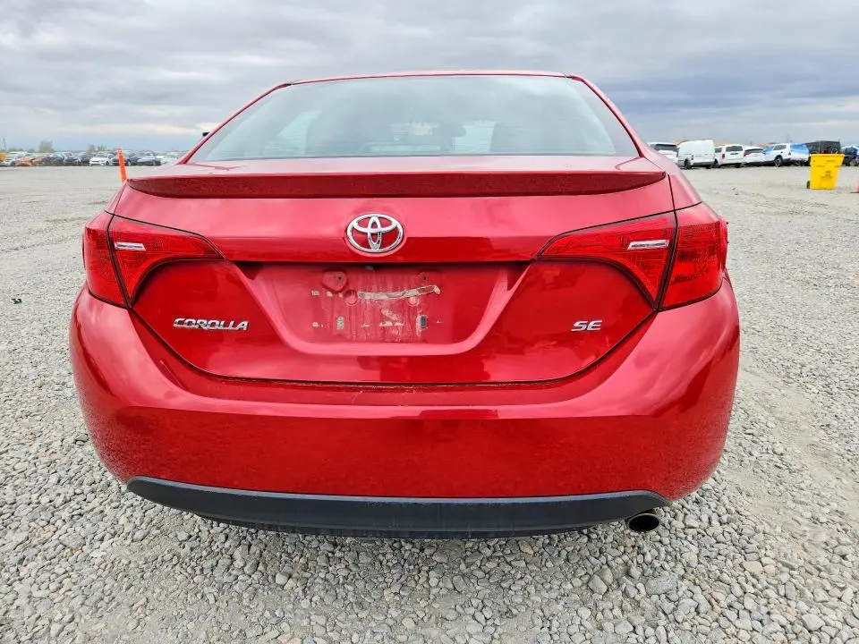 2018 TOYOTA COROLLA SE  