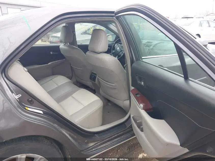 2013 TOYOTA CAMRY XLE V6