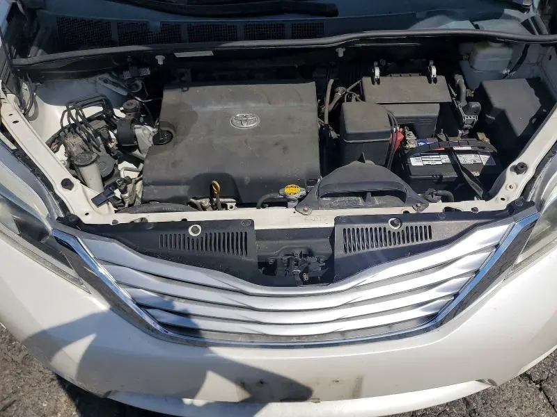 2015 TOYOTA SIENNA LIMITED PREMIUM 7-PASSENGER  