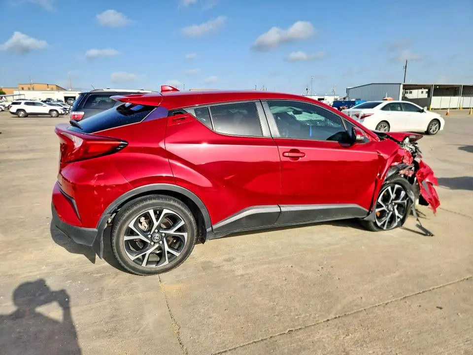 2021 TOYOTA C-HR XLE  