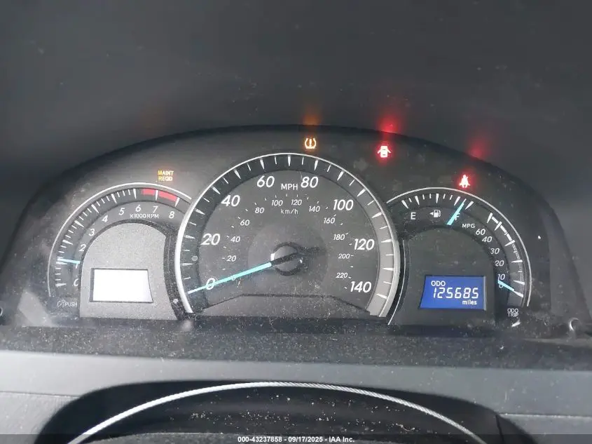 2013 TOYOTA CAMRY LE