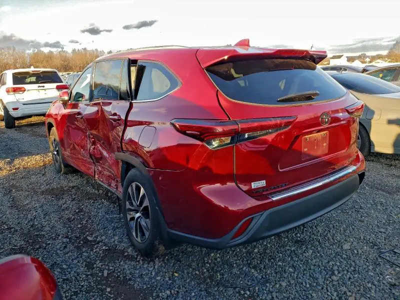 2022 TOYOTA HIGHLANDER XLE  