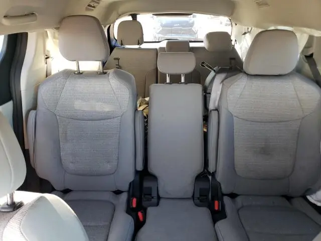 2022 TOYOTA SIENNA LE  