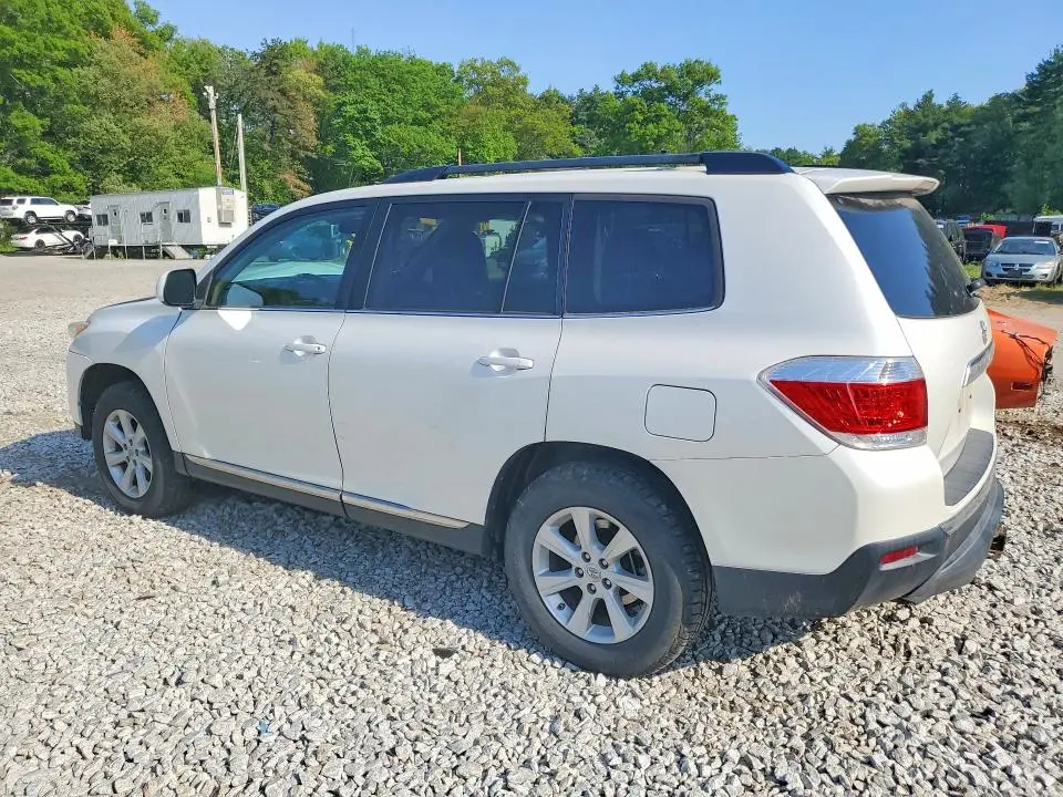 2013 TOYOTA HIGHLANDER SE  