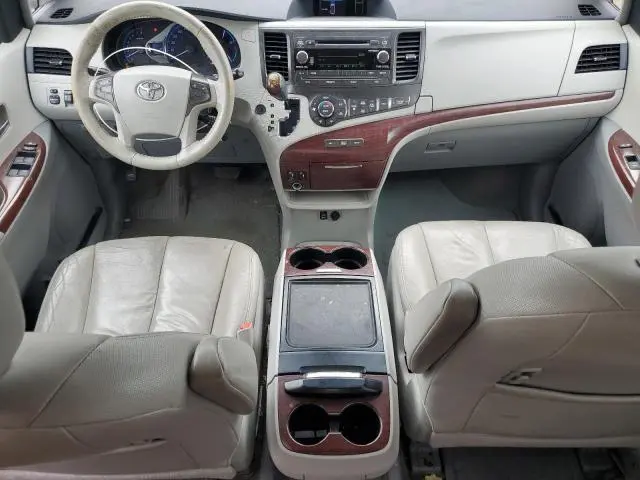 2013 TOYOTA SIENNA XLE  