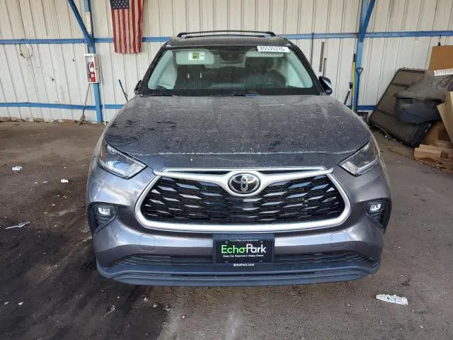 2021 TOYOTA HIGHLANDER XLE  