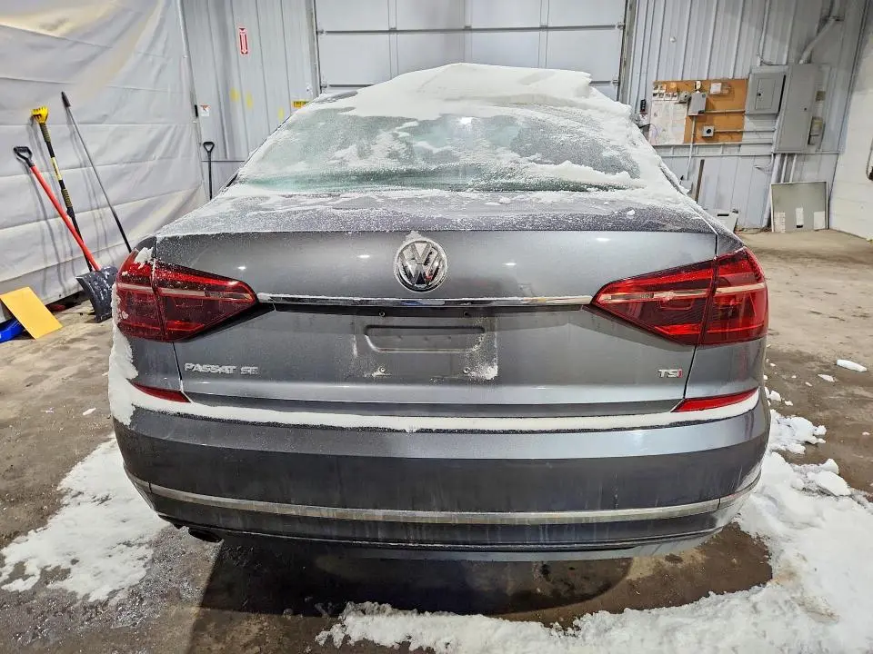 2018 VOLKSWAGEN PASSAT SE  