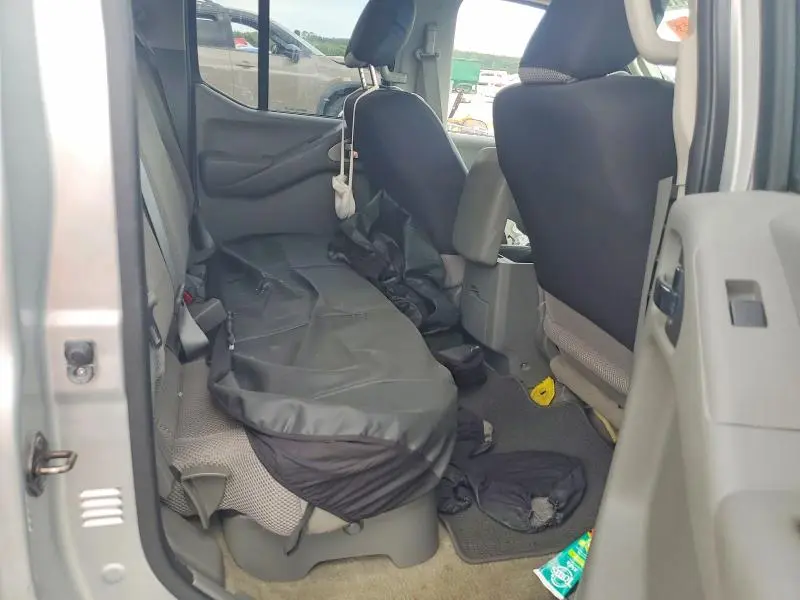2016 NISSAN FRONTIER SV  