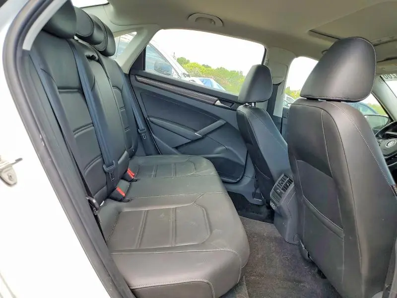 2020 VOLKSWAGEN PASSAT R-LINE  