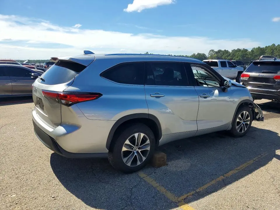 2020 TOYOTA HIGHLANDER XLE  
