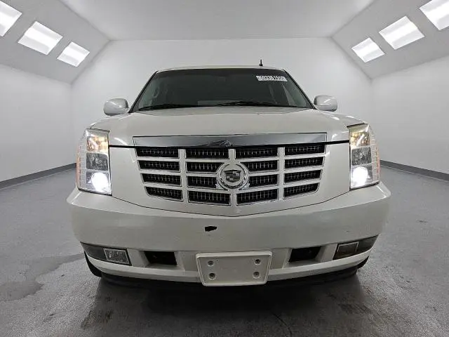 2011 CADILLAC ESCALADE ESV PREMIUM  