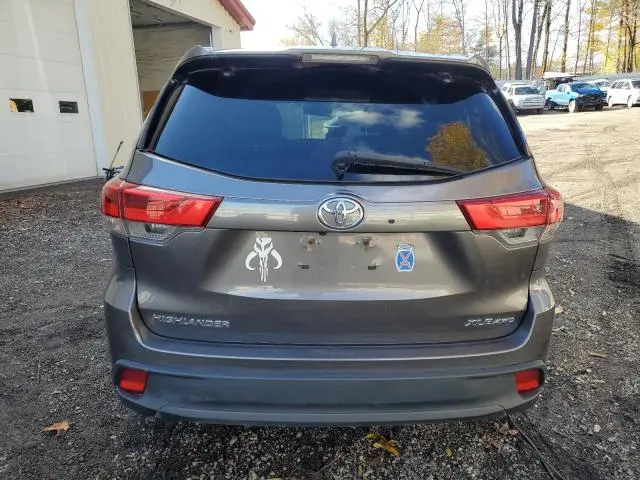 2019 TOYOTA HIGHLANDER SE  
