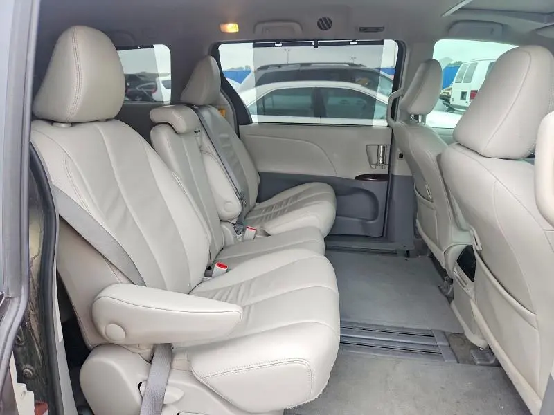 2013 TOYOTA SIENNA XLE 8-PASSENGER  