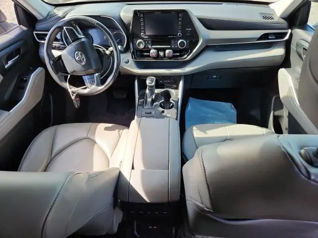 2021 TOYOTA HIGHLANDER XLE  