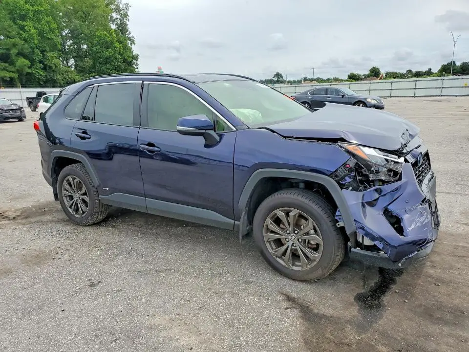 2024 TOYOTA RAV4 XLE PREMIUM  