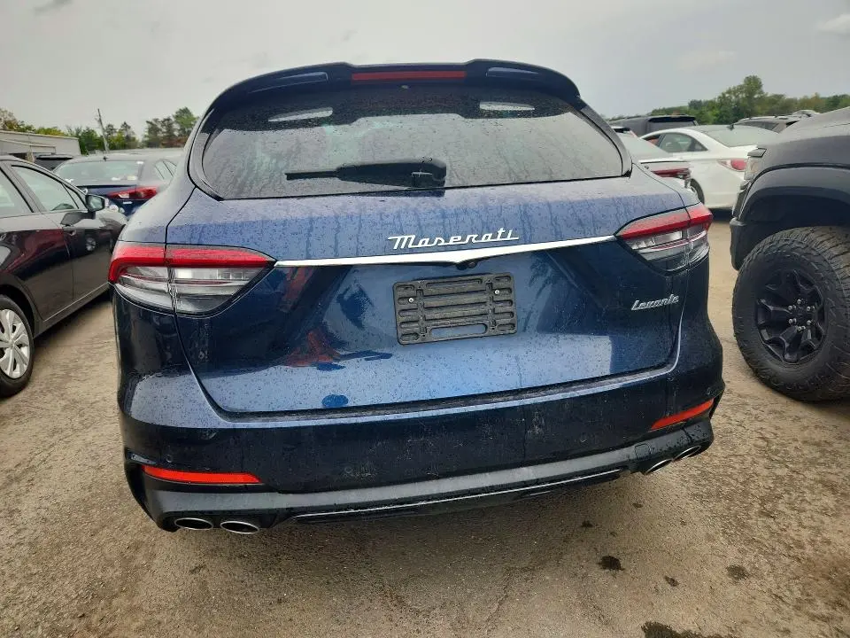 2023 MASERATI LEVANTE MODENA  