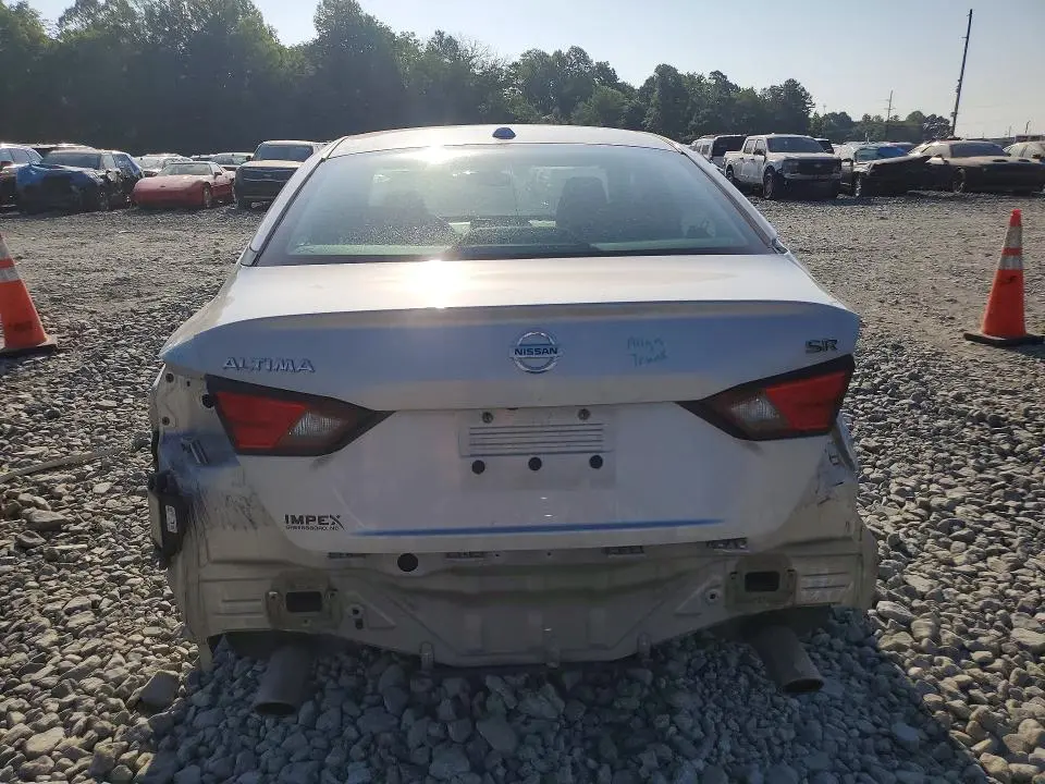 2021 NISSAN ALTIMA SR  