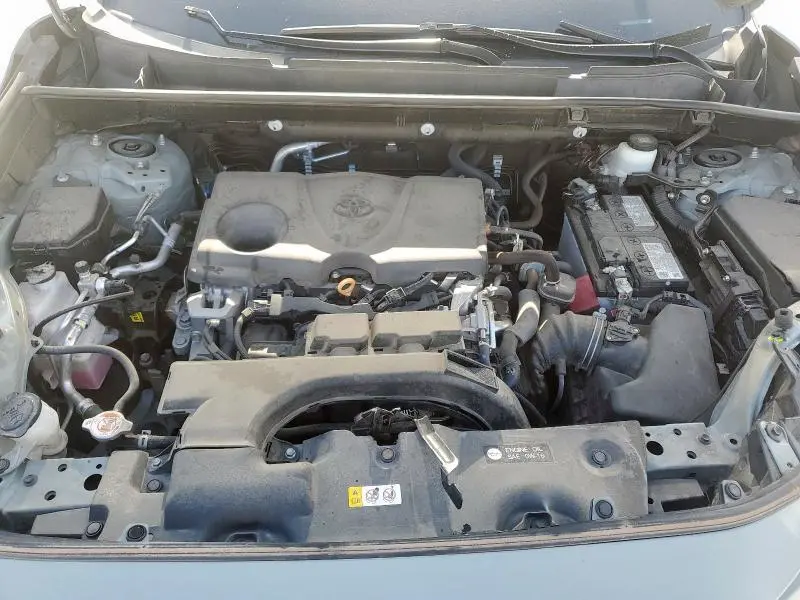 2021 TOYOTA RAV4 XLE  