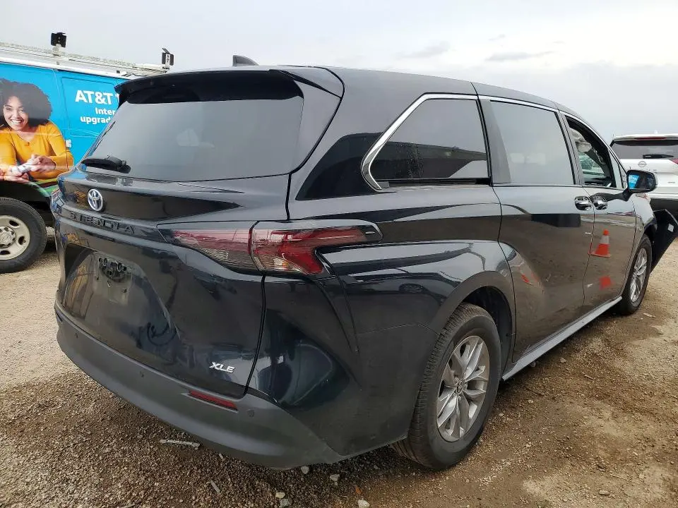 2025 TOYOTA SIENNA XLE 7-PASSENGER  