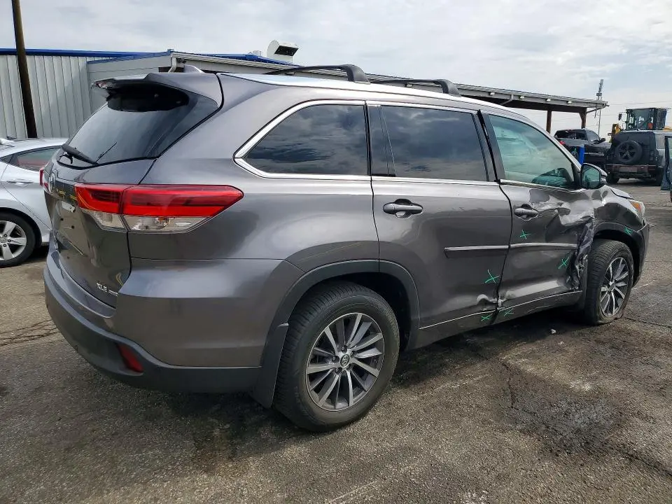 2018 TOYOTA HIGHLANDER XLE  