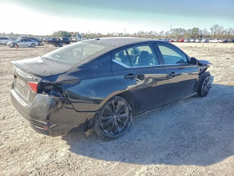 2022 NISSAN ALTIMA SR  